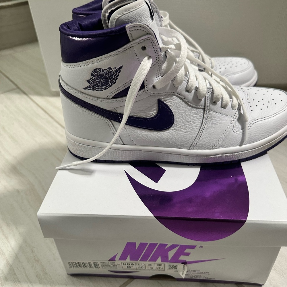 Women Jordan 1 High OG - Picture 6 of 7